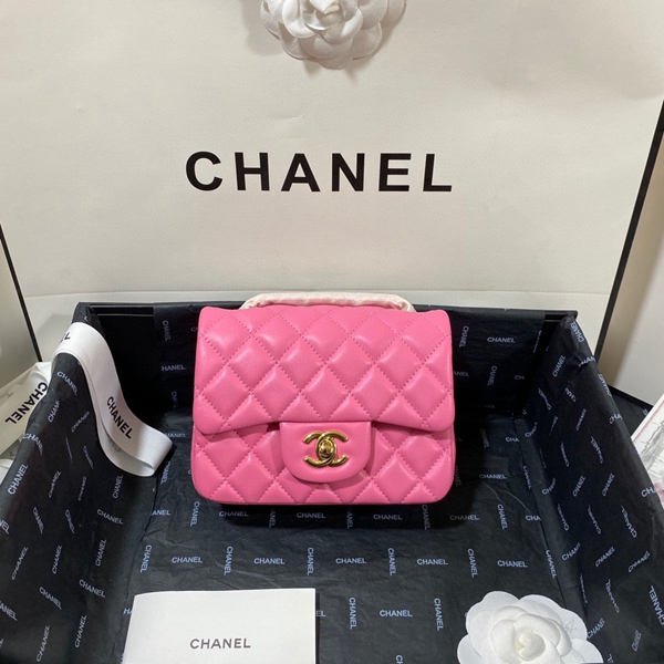 シャネルバッグレプリカ正面デザイン